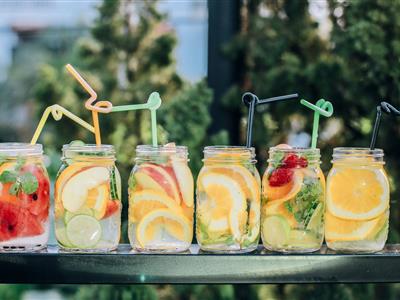 4 recepti za osvežilne pijače v vročih poletnih dneh